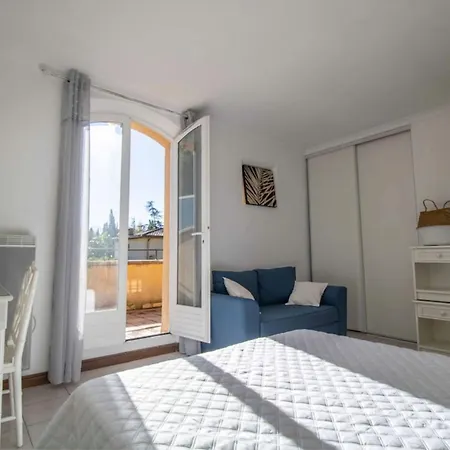 度假居 Quiet With Garden And Terrace In *