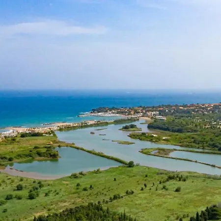 度假居 Quiet With Garden And Terrace In *